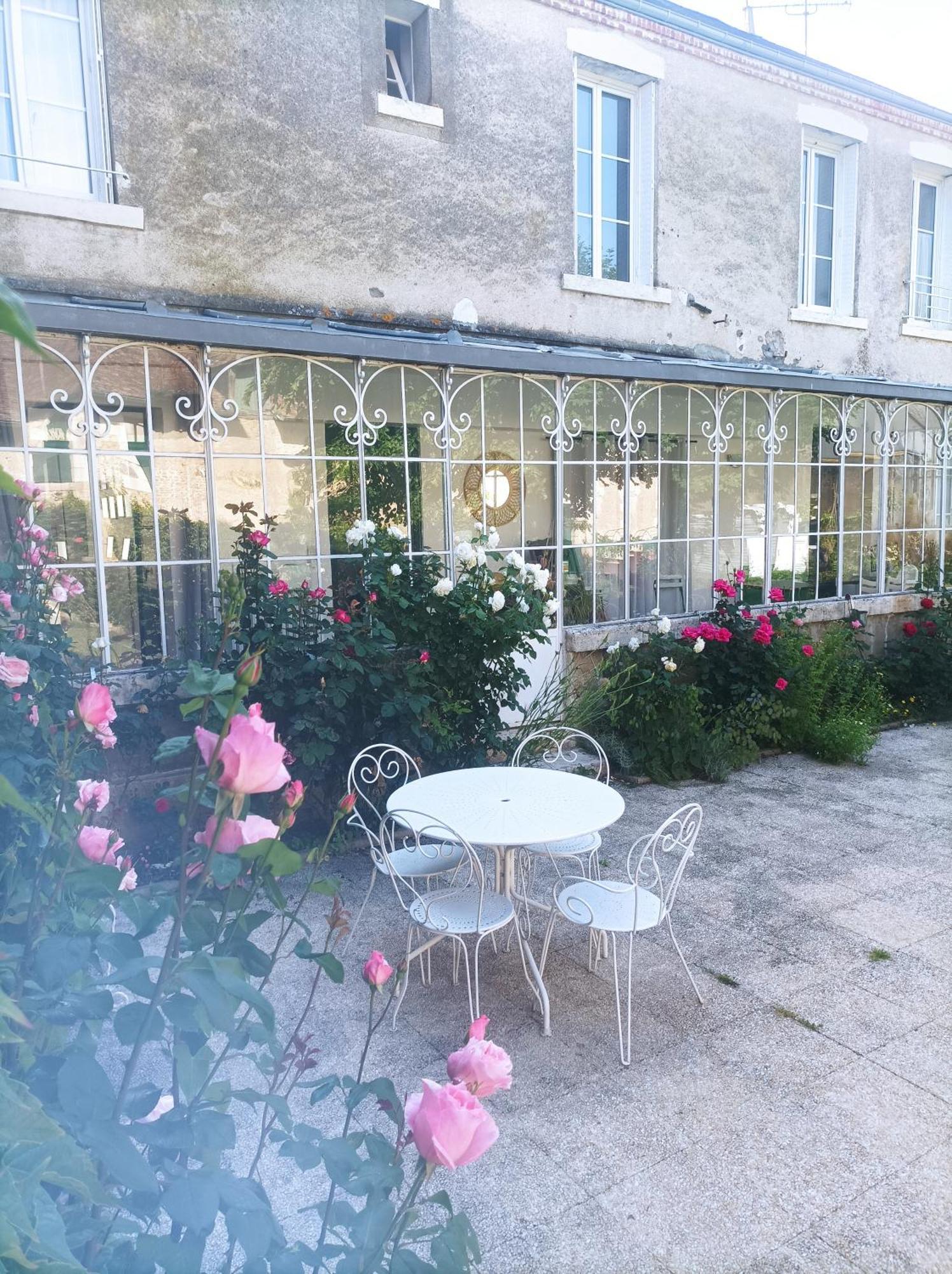 Le Relais Des Roses- Chambres D'Hotes Vatan エクステリア 写真